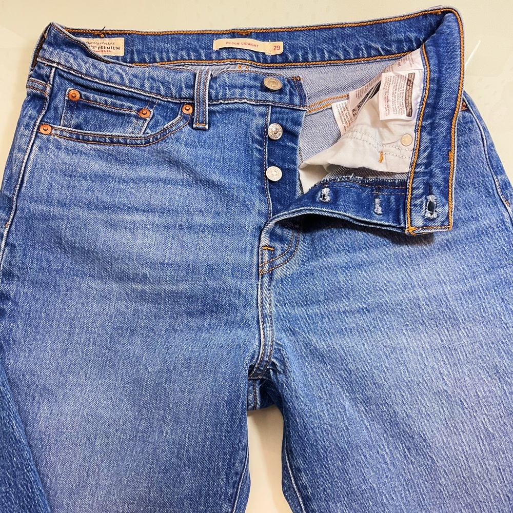 Levi’s Premium Wedgie Straight Jeans Medium Wash - Picture 6 of 13